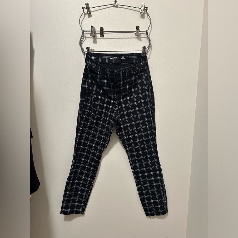 size 2 black and white checkers old navy pants!